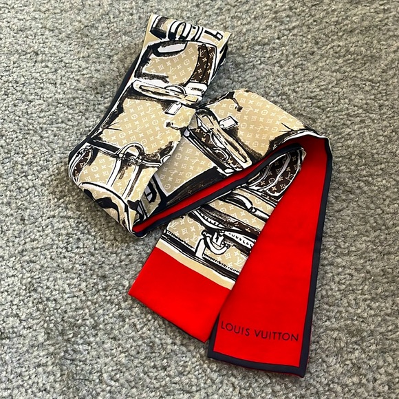 LOUIS VUITTON
Silk Monogram Trunks Bandeau Brown - Picture 4 of 6